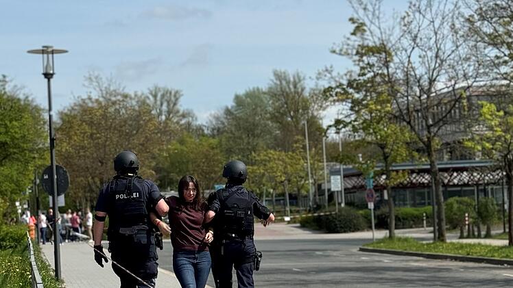 Weiden: Schießerei im Jobcenter - Polizei übt "nahezu unter realen Umständen"