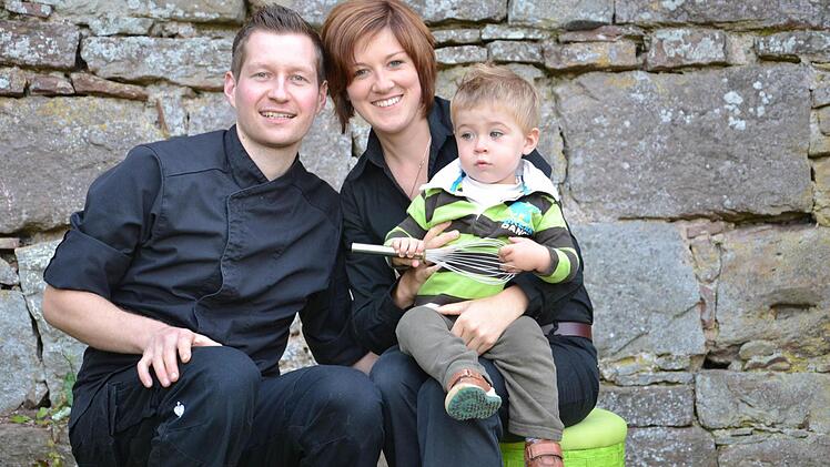 Gastwirtin Johanna Büttner mit Ehemann Andreas und Sohn Max. Foto: Sigismund von Dobschütz