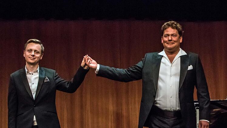 Mit einem Liederabend gastierte der international erfolgreiche Altus Matthias Rexroth bei der Coburger Gesellschaft der Musikfreunde. Am Klavier:: Marius Klubczuk.Jochen Berger