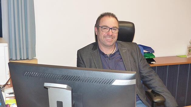 Seit dem 1. M&auml;rz sitzt der neue Gesch&auml;ftsleiter J&uuml;rgen Markert im Oerlenbacher Rathaus. Foto: Hans-Peter Hepp