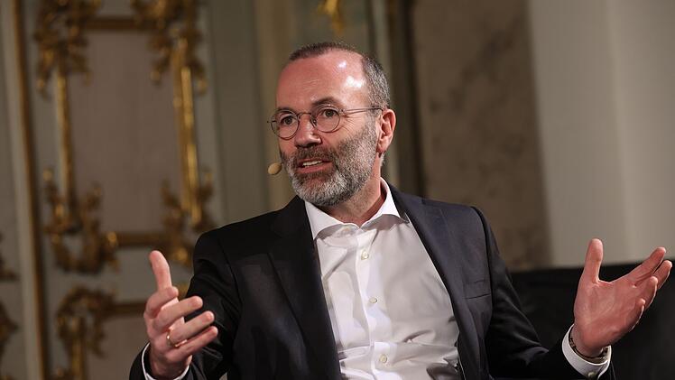Manfred Weber bei Podiumsdiskussion