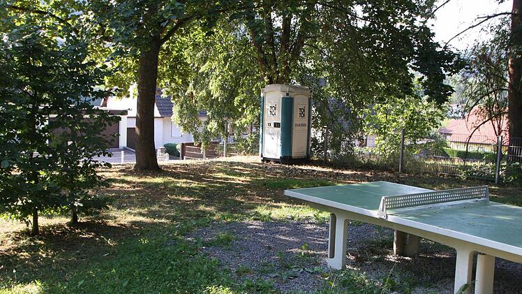 Die Spielplatz-Tester auf dem Euerdorfer Spielplatz. Foto: Ralf Ruppert