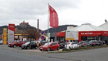 Das Autohaus Korn & Schwenk in der Albert-Ruckdeschel-Straße erstrahlt in neuem Glanz.