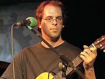 Liederpoet Holger Saarmann tritt am Donnerstag im Nana-Theaters im Club Kaulberg in Bamberg auf. Foto: PR