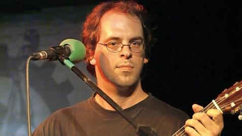 Liederpoet Holger Saarmann tritt am Donnerstag im Nana-Theaters im Club Kaulberg in Bamberg auf. Foto: PR