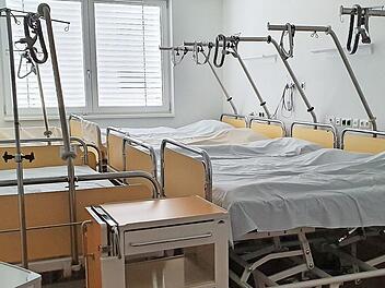Vor einem paar Wochen waren die Betten auf der Corona-Station im Kulmbacher Klinikum noch leer, seit gestern werden dort sieben Infizierte stationär betreut, einer davon intensiv.
