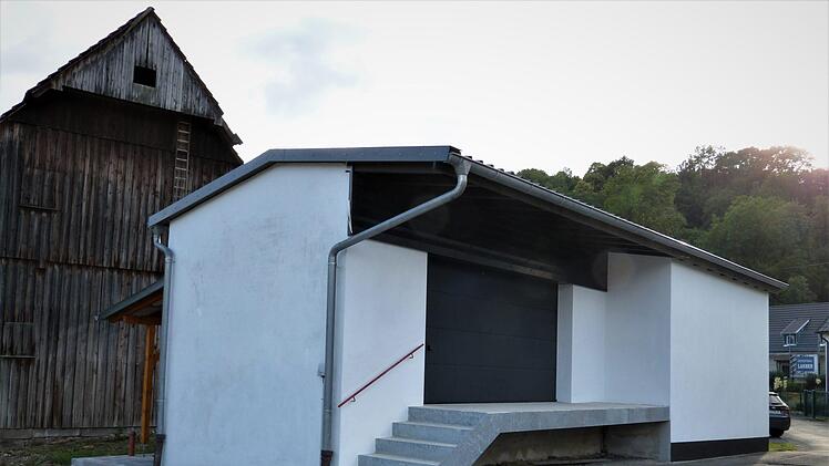 Mit einem Kostenaufwand von bisher 10 000 Euro hat die IG Kauerndorf das ehemalige Milchhaus grundlegende saniert. Der Gemeinderat gewährte für diese Arbeiten in seiner Sitzung am Montagabend einen Zuschuss von 1 500 Euro. Werner Reißaus