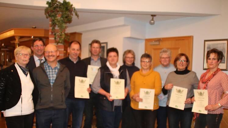 Geehrt wurde für 25 und 40- jährige Mitgliedschaft im Verband für Landwirtschaftliche Fachbildung Bad Kissingen. Foto: Hilmar Ruppert