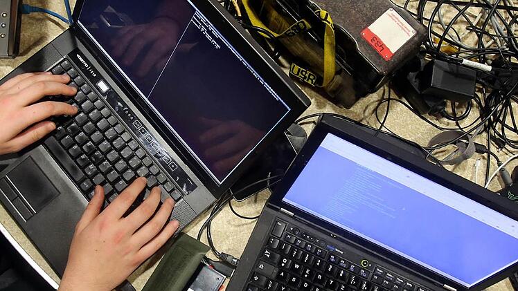 Beim Onlineauftritt zur Wahl gab es am Sonntag massive Probleme. Symbolbild: Malte Christians/dpa