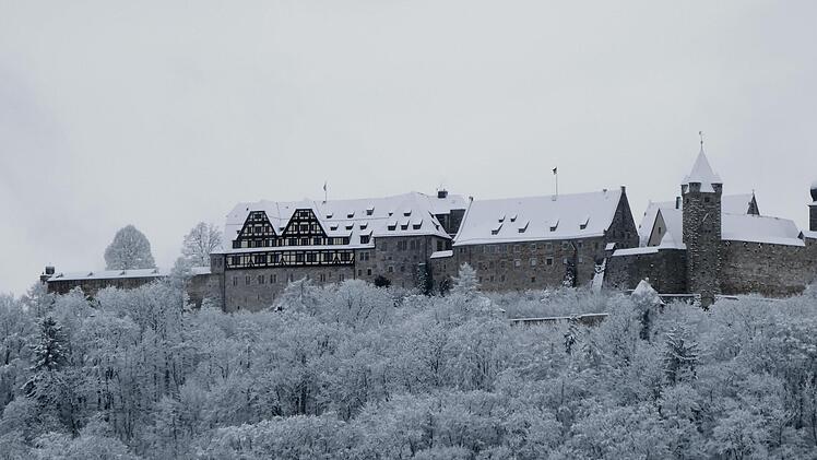 Die verschneite Veste. - Foto: Stefan Faber