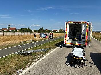 Unfall zwischen Langensendelbach und Igelsdorf: Biker in Feld geschleudert