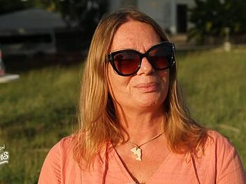 Der Abschied von ihrer alten Heimat in Hawaii f&auml;llt Manu Reimann alles andere als leicht.
