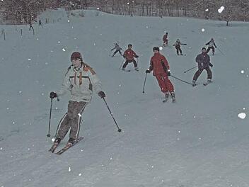 Skifahren in Muggendorf ist ein Riesenspaß für die Jugend.  Das Bild entstand im Winter 2010/11. Foto: privat