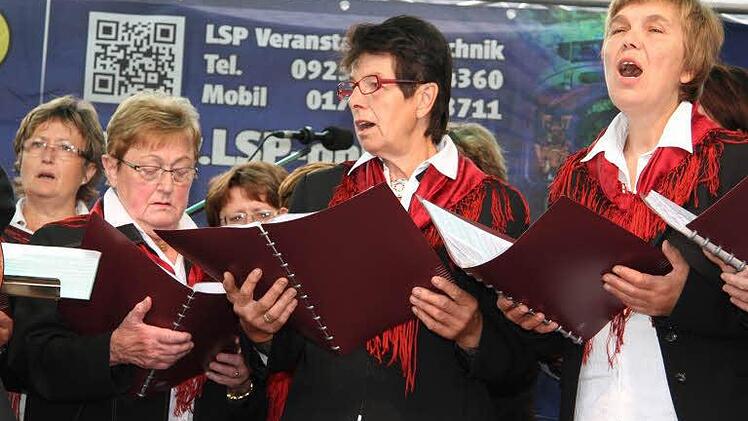 Der Landrauenchor unter der Leitung von Ulrike Böhmann war bei den Klosterspitzen zum ersten Mal dabei. Fotos: Sonja Adam