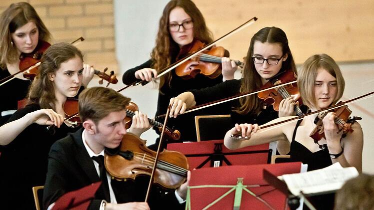 Unter der Leitung von Till Fabian Weser gastierte das Jugendsymphonieorchester Oberfranken erstmals in Bad Rodach.Foto: Jochen Berger