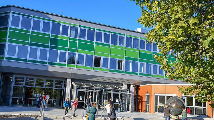 Drei Klassen des Ehrenbürg-Gymnasiums Forchheim mussten am Donnerstag wegen bestätigter Corona-Fälle in Quarantäne geschickt werden. Ronald Rinklef/Archiv