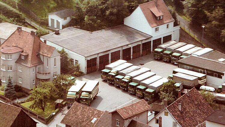 1955: Erweiterung des Firmengeländes am Spiegel durch den Bau von Werkstatthallen und Sozialräumen.