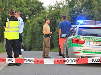Tödlicher Sturz in Neunkirchen am Brand (Landkreis Forchheim): Ein Radfahrer ist aus noch ungeklärter Ursache gestürzt und noch an der Unfallstelle gestorben. Foto: News5/Merzbach
