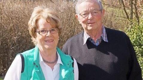 Christel und Manfred Hacker sind neue Ehrenmitglieder des Tennisclubs Kasendorf. Foto: privat