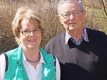 Christel und Manfred Hacker sind neue Ehrenmitglieder des Tennisclubs Kasendorf. Foto: privat