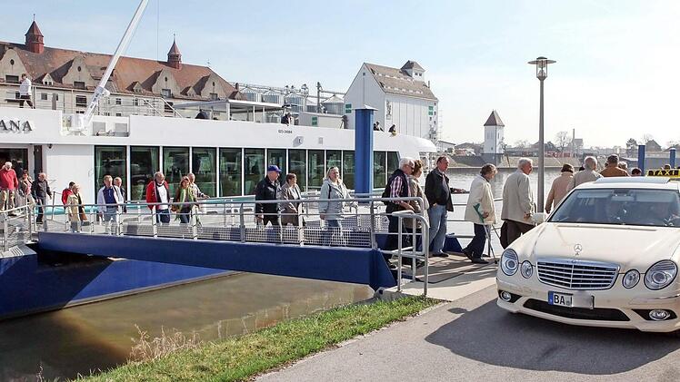 So wie hier im Bamberger Hafen können auch künftig in Forchheim Flusskreuzfahrt-Passagiere das Schiff verlassen.  Foto. Rieger-Press