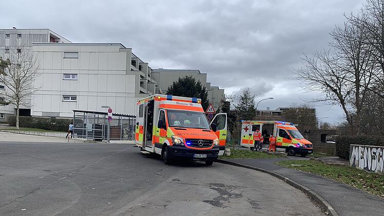 300 Kinder müssen bei Brand in Grundschule in Sicherheit gebracht werdenwerden