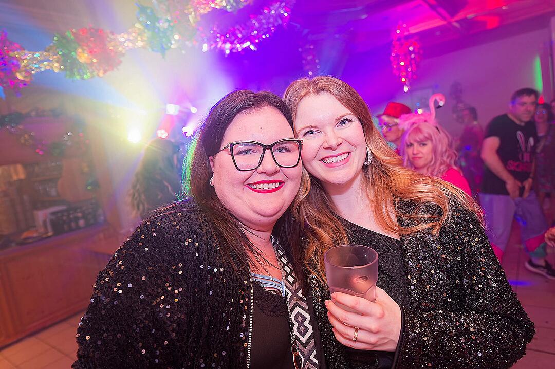 Drei Männerballetts, Musik von DJ Asti und vieles mehr gab es beim Weiberfasching!