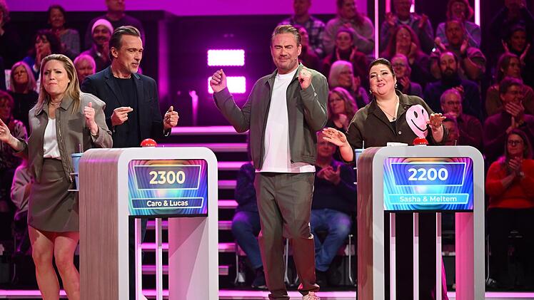 Lassen sich immer wieder zu spontanten Tanzeinlagen hinrei&szlig;en (von links): Caroline Frier, Lucas Gregorowicz, Sasha und Meltem Kaptan.