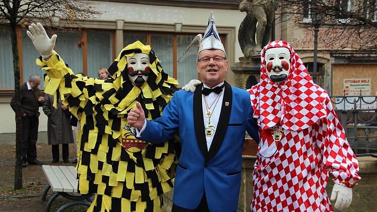 Das Eberner Schörschla, Eberhard Wohl, und der Schellenmann. Foto: Eckehard Kiesewetter