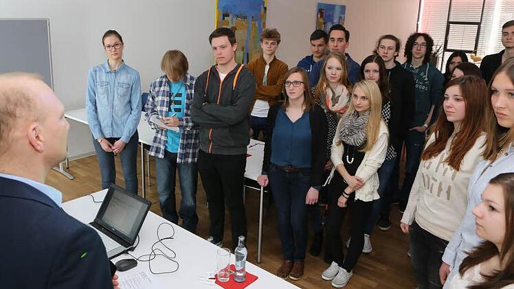 Beim "Schnupperkurs Journalismus" bekommen junge Leute Tipps zu Medienberufen. Foto: Barbara Herbst