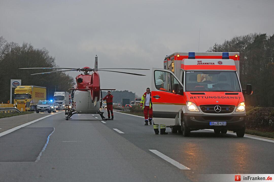 A3 voll gesperrt: Pkw rutscht unter Lkw
