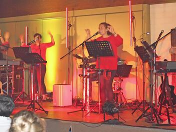 Die Kirchenband "Variabel" aus Litzendorf beeindruckte mit ihrem Benefizkonzert zugunsten der Hospizarbeit im Kreis Haßberge im Pfarrsaal Knetzgau.  Foto: Christiane Reuther