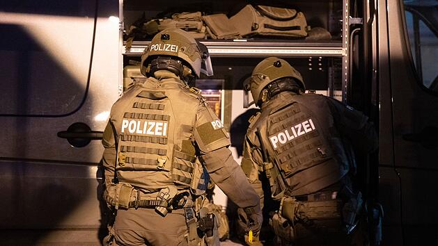 Kreis Lichtenfels: SEK st&uuml;rmt Wohnhaus wegen Messermann