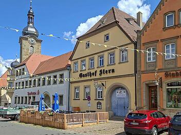 Nicht nur der Grieche ist jetzt weg. Auch die Terrasse musste zum Altstadtfest weichen. Steffen Schanz