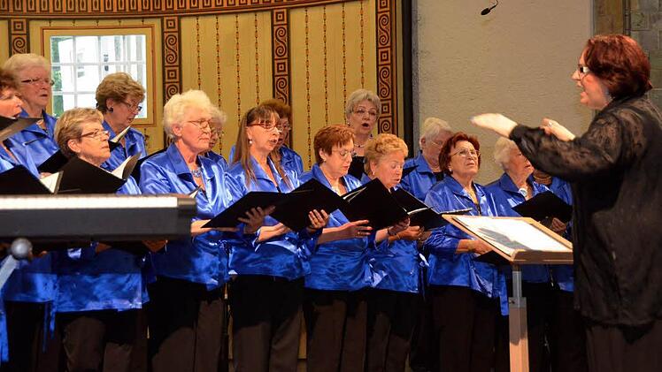 Der Gesangverein Garitz bei seinem Auftritt beim Saalemusicum in der Bad Kissinger Wandelhalle.  Foto: Peter Rauch