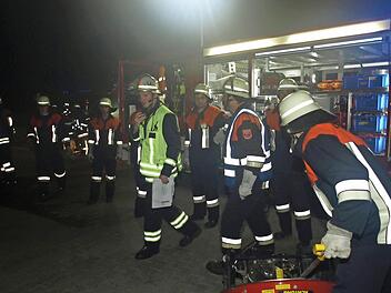 Alle vier Wehren in der Gemeinde Oerlenbach beteiligten sich an einer Großübung auf dem Areal der Firma MTZ. Foto: Stefan Geiger