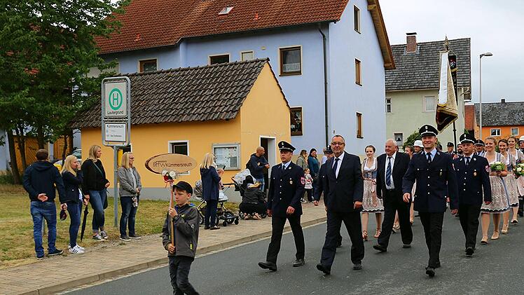 Der Jubelverein, die Feuerwehr Kümmersreuth mit Schirmherr Jürgen  Kohmann