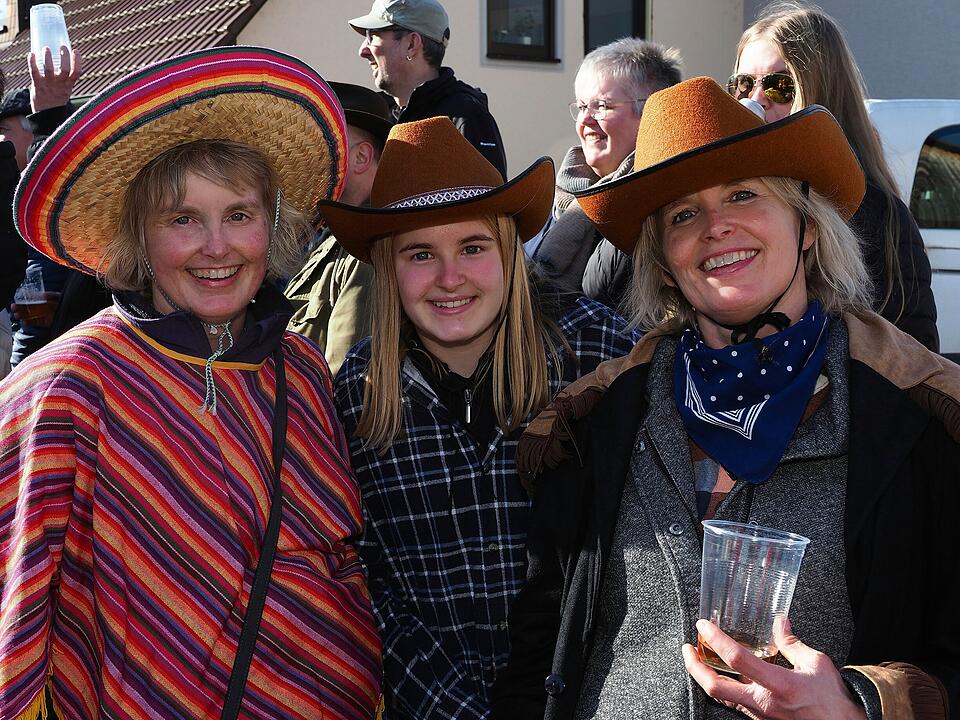 Buntes Faschingstreiben lockte tausende Besucher an.