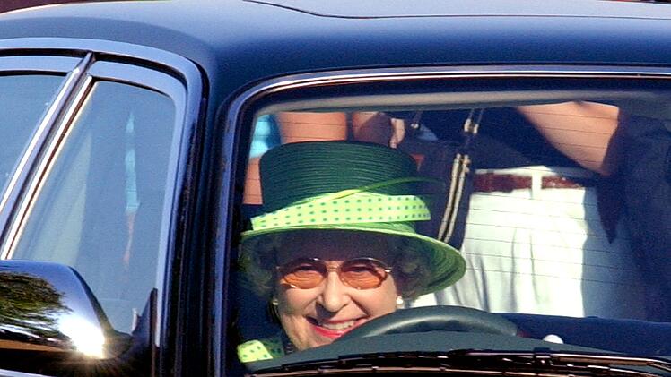 Die Queen besa&szlig; keinen F&uuml;hrerschein, weil sie das Dokument im Vereinigten K&ouml;nigreich selbst ausstellte. Gefahren ist sie trotzdem immer wieder - und zwar schnell, wie in der Doku erz&auml;hlt wird.