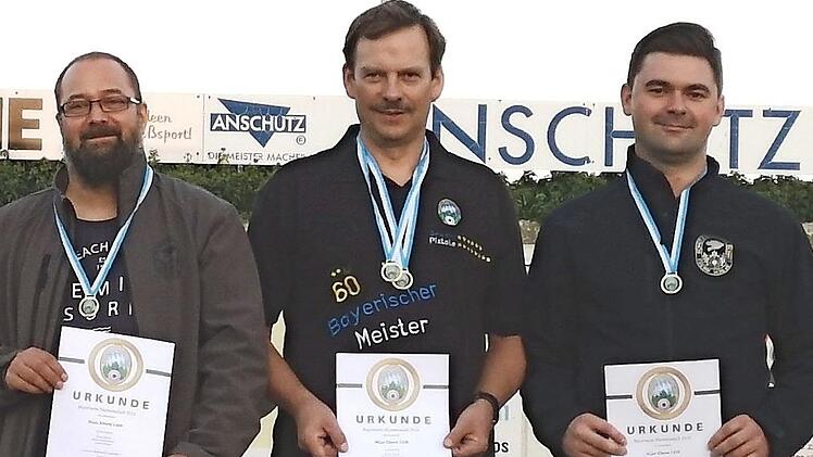 Erfolgreiche Schützen, von links: Carsten Präger, Helmut Stubenrauch und Kevin Heider  Foto: Wolfgang Dietz