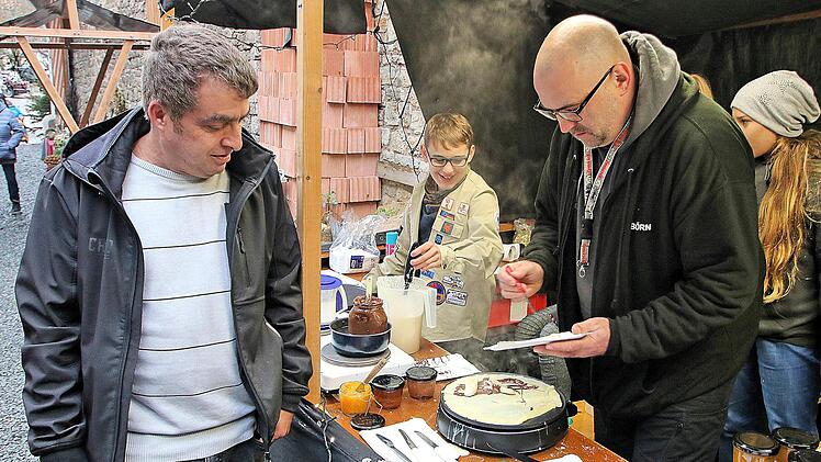 Ein neues Mannschaftszelt wollen die Pfadfinder kaufen. Der Gewinn aus dem  Crêpes-Verkauf dient dazu.  Foto: Dieter Britz