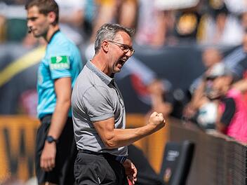 Drei Punkte am ersten Spieltag: Damir Canadi jubelte mit dem FCN in Dresden. Foto: Robert Michael/dpa