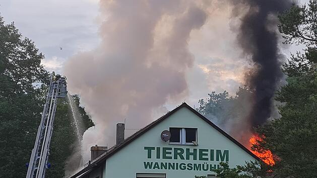 Das Haupthaus des Tierheims Wannigsm&uuml;hle ist abgebrannt. Foto: Susanne Will