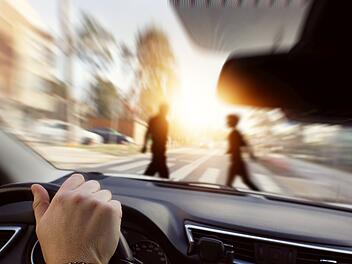 Geblendet, Sonne, Unfall Fußgänger, Vollbremsung, Zebrastreifen