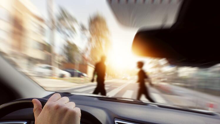 Geblendet, Sonne, Unfall Fußgänger, Vollbremsung, Zebrastreifen