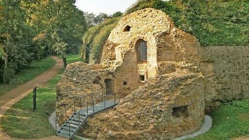 Das Bild zeigt das historische Ostrondell der Festung Rüsselsheim, in dem auch das Stadt- und Industriemuseum untergebracht ist. Foto: djd/AK FrankfurtRheinMain