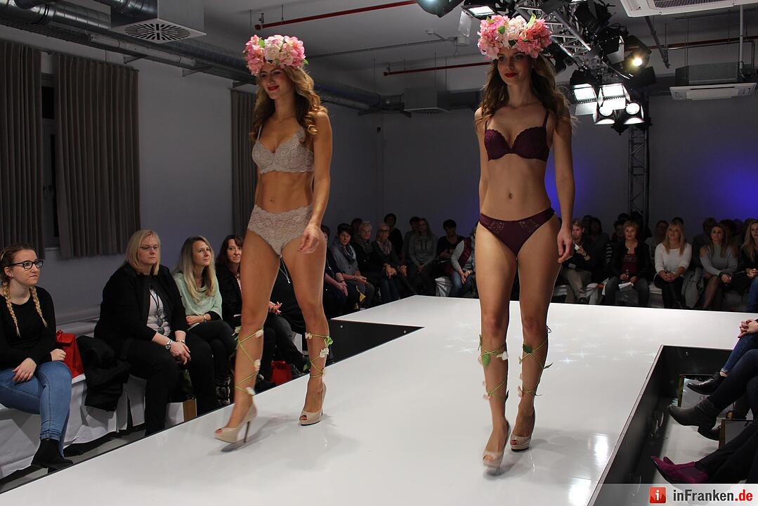 Dessous-Show beim Bekleidungshaus Murk in Wachenroth