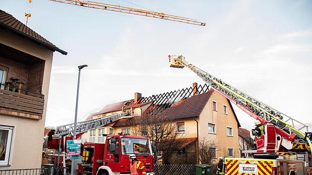 Bei dem Hausbrand entstand ein Schaden von rund 350.000 Euro. Foto: NEWS5 / Bauernfeind