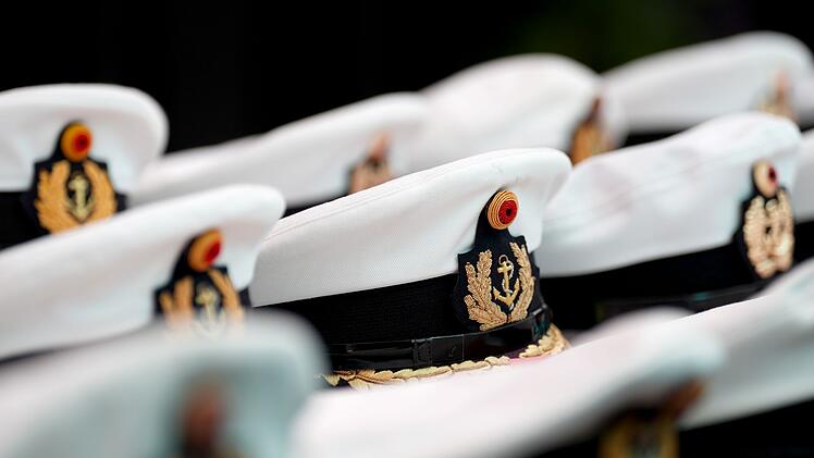Dienstm&uuml;tzen der Marine