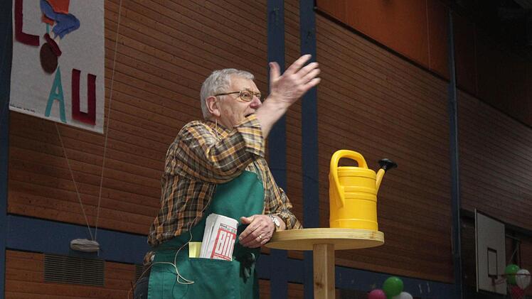 Egon Helmhagen verglich die Politik mit der Gartenarbeit. Foto: Andreas Dorsch